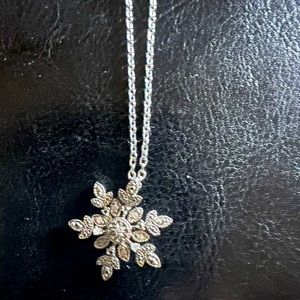 Genuine diamond silver snow flakes pendant necklace.Ships Usa only